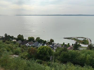 Blick vom Magaspart bei Balatonaliga über den Balaton.